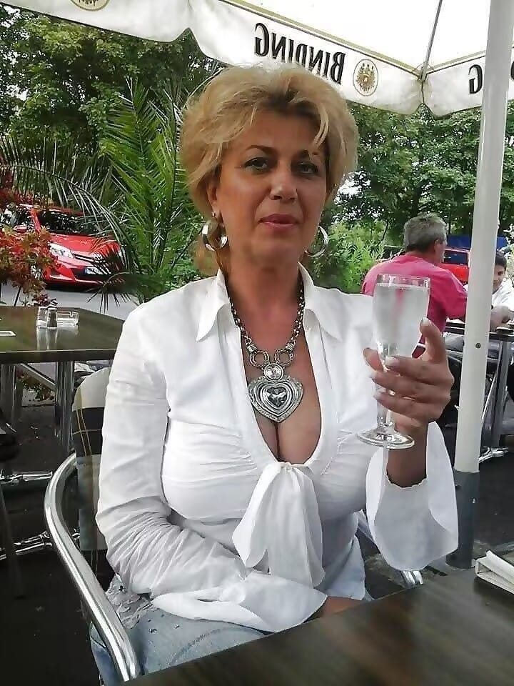 Mature Women Dating Profile Tips That Attract Better Replies